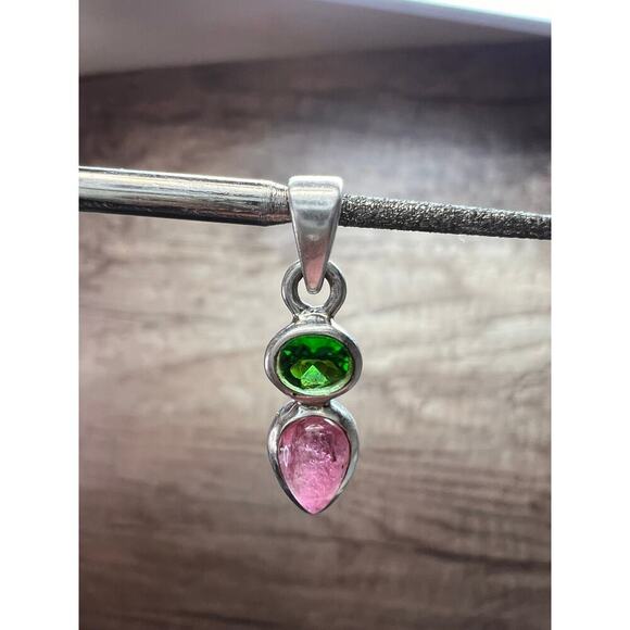 NEW Pink tourmaline and chrome diopside sterling silver pendant 1.47 grams - Picture 6 of 10